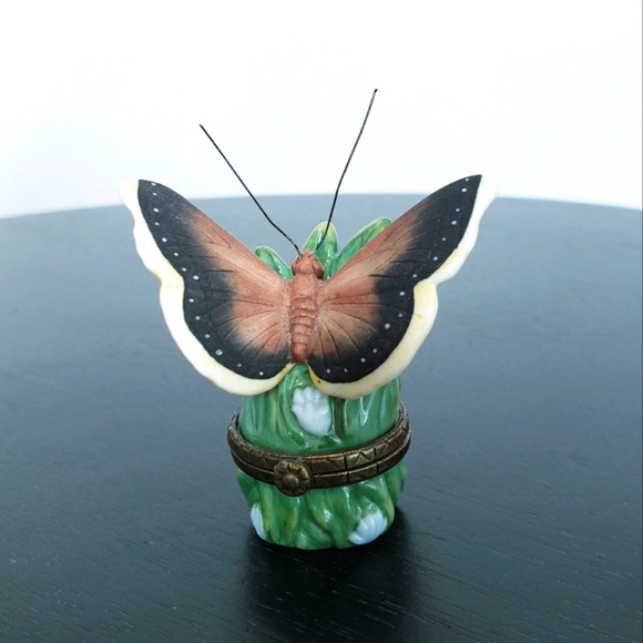 *Last Chance* Mourning Cloak Butterfly Porcelain Hinged Box PHB Midwest - Picture 2 of 12